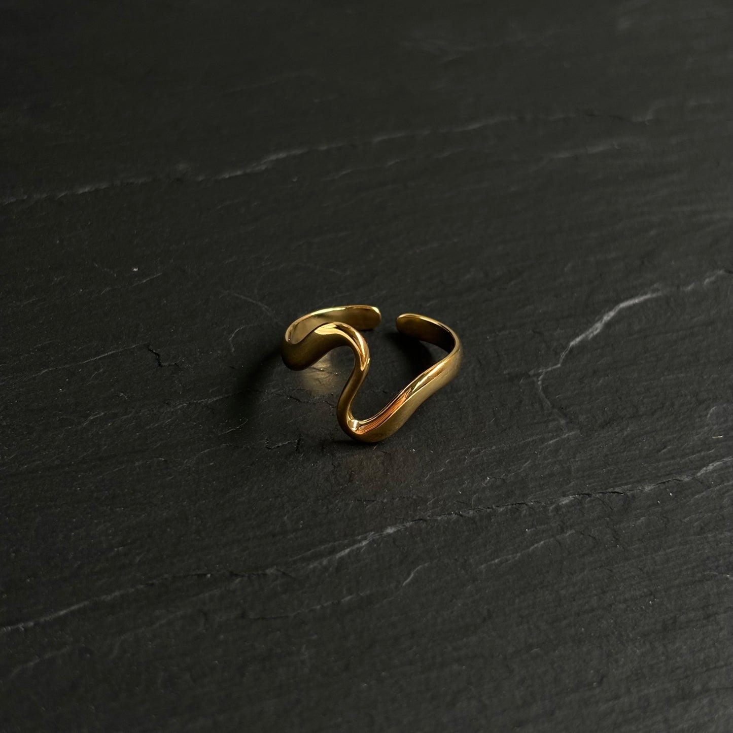 Curvy Ring